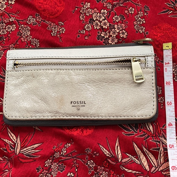 Fossil | pebbled leather snap and zip wallet. Two-tone color. Gold hardware. - Picture 10 of 11